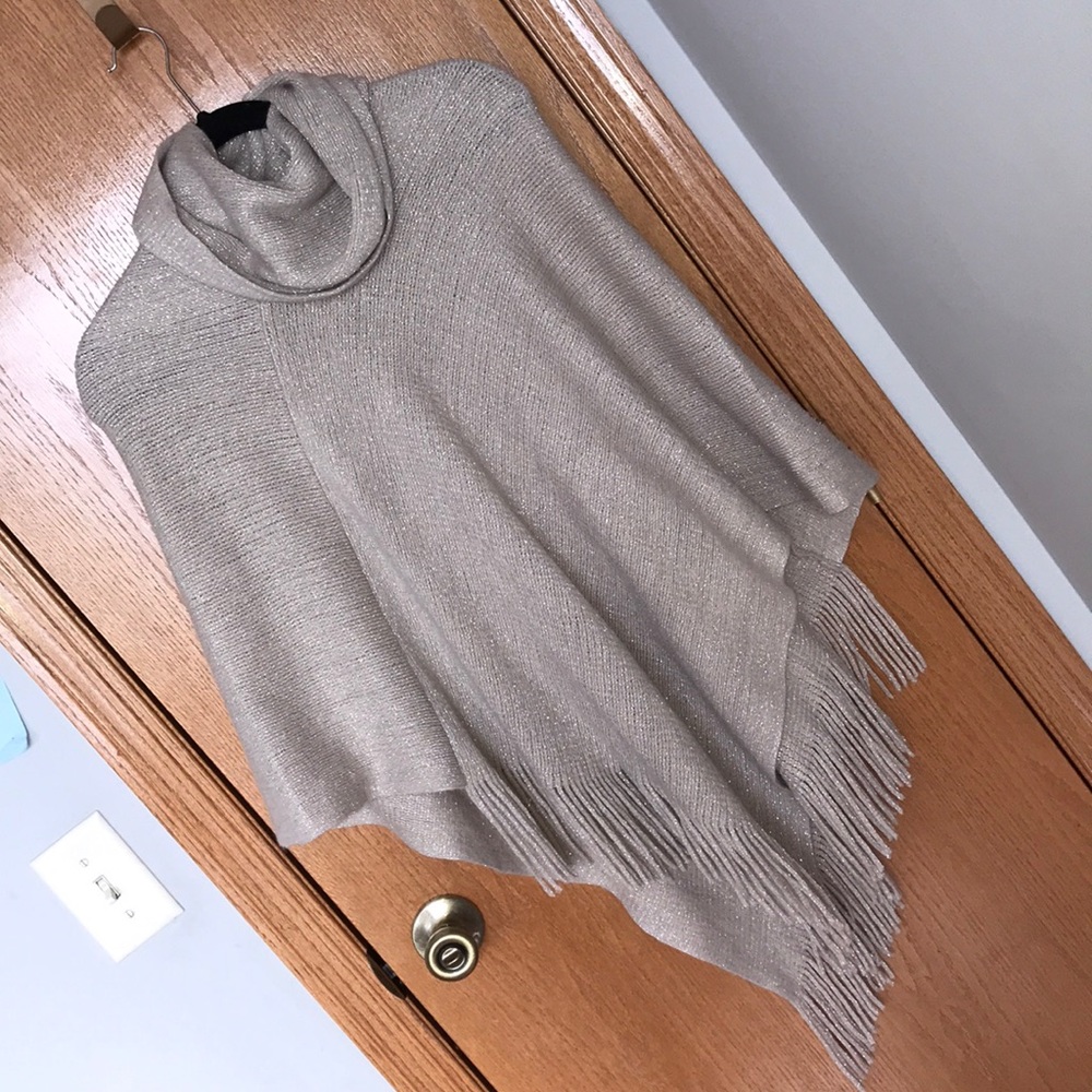 🔥Tan Fringe Poncho - OS